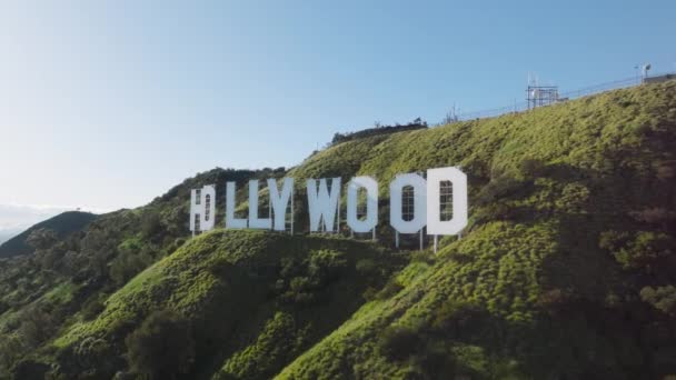Cinematica Primo Piano Hollywood Segno Belle Colline Verdi Soleggiata Giornata — Video Stock