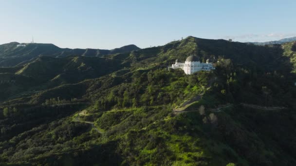 Flug Zum Griffith Observatorium Und Dem Hollywood Schild Auf Dem — Stockvideo