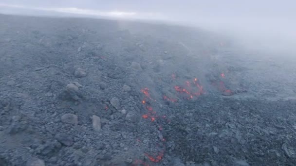 Aérea Rocas Humeantes Lava Negra Lava Fundida Caliente Roja Que — Vídeo de stock