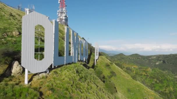Cinematic Close Hollywood Zarejestruj Się Pięknych Zielonych Wzgórzach Słoneczny Letni — Wideo stockowe
