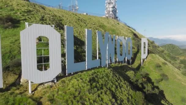 Cinematic Hollywood Sign Sunset Aerial View Closeup Beautiful Green Hills — Stock video