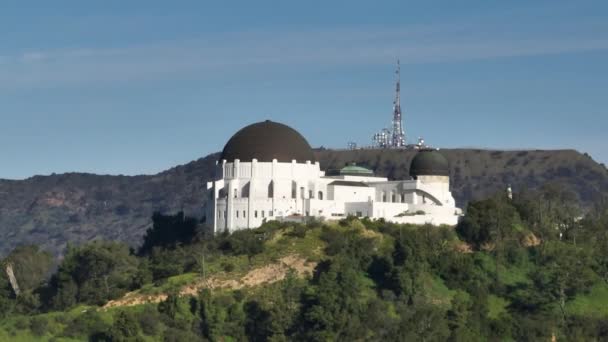 Parallaxe Effekt Luftreiseziel Los Angeles Sehenswürdigkeiten Griffith Observatory Park Mit — Stockvideo