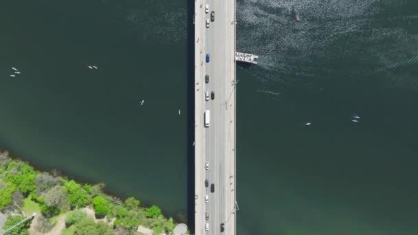 Ann Richards Congress Avenue Bridge Atas Sungai Colorado Hijau Pusat — Stok Video
