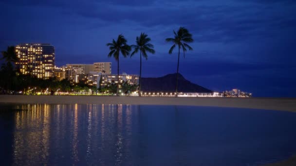 Cinematic Urban View Waeshabi Beach Honolulu Oahu Island Hawaii Dask — стоковое видео