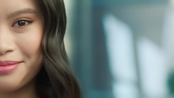 Kariyer Sahibi Kadın Güzelliği Çok Irklı Güzel Asyalı Kadınının Gülümseyen — Stok video