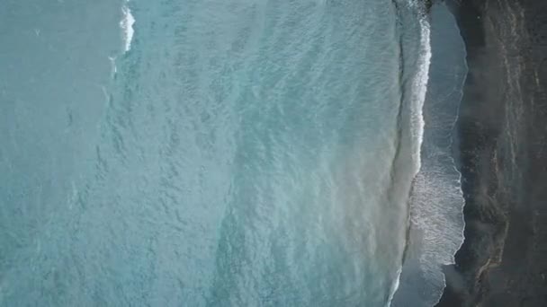Cinematic Alam Liar Udara Lambat Gerak Ombak Laut Biru Dan — Stok Video