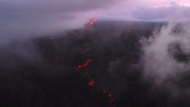 Vzduch Nedotčené Přírody Nad Sopečnou Erupcí Při Malebném Růžovém Západu — Stock video