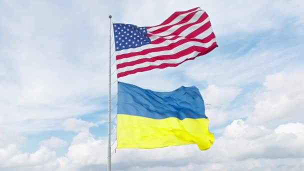 Epic Drone Aerial American Ukrainian Flags Ondeando Juntos Cámara Lenta — Vídeos de Stock
