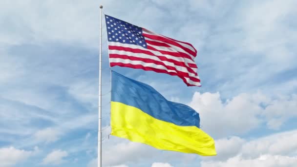Aérea Cinematográfica Gran Bandera Americana Bandera Ucrania Vuela Cielo Azul — Vídeos de Stock