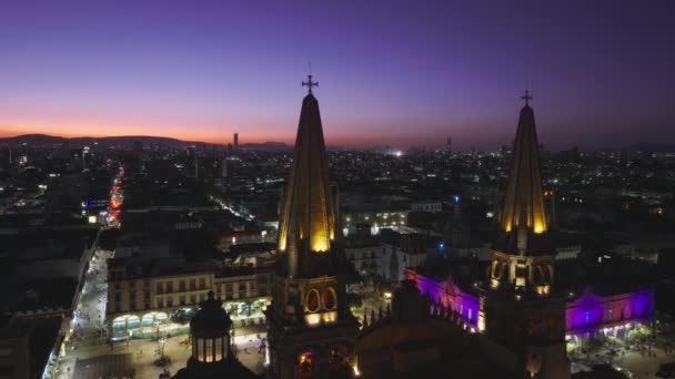 Cinematikus Rózsaszín Lila Naplemente Felett Guadalajara Katedrális Éjszakai Város Mozgó — Stock videók