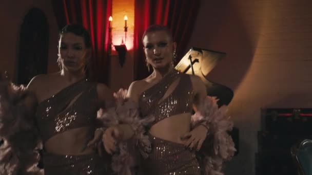 Theatrale Show Concept Met Glamoureuze Performance Intro Door Groep Van — Stockvideo