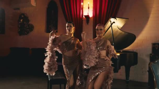Művész Előadás Hollywood Glamour Rendezvényen Szexi Csábító Gyönyörű Nők Sétál — Stock videók
