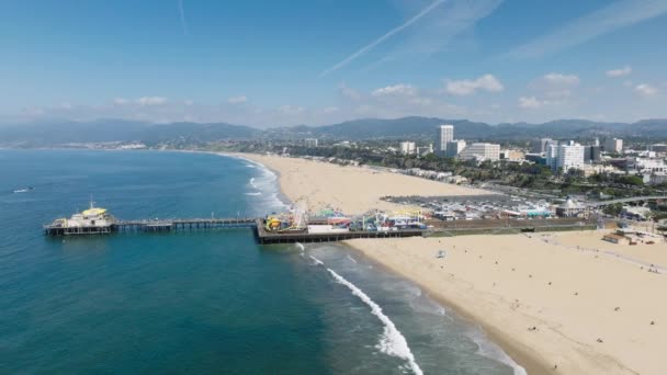 Aerial Footage Amusement Park Historic Santa Monica Pier Ocean Side — Stock Video