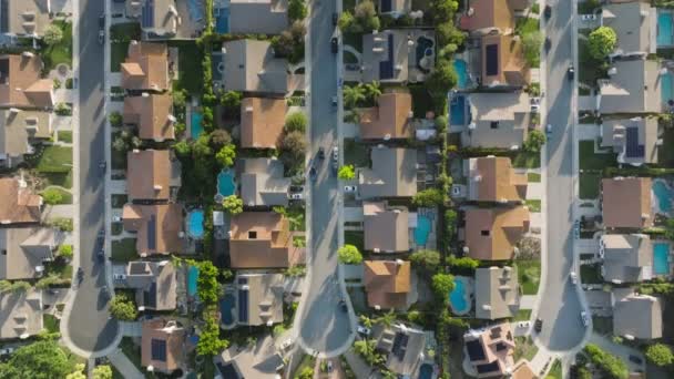 Prachtige Groene Buitenwijk Antenne Bij Schilderachtige Zonsondergang Agoura Hills Luchtdrone — Stockvideo