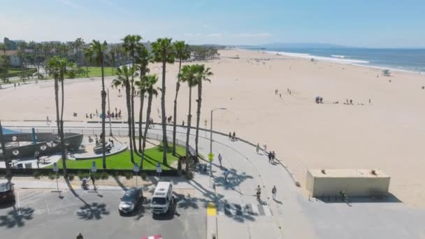 Filmreife Konzeptkünstler Beim Rollschuhlaufen Strand Von Ocean Beach Strandsport Sandstrand — Stockvideo