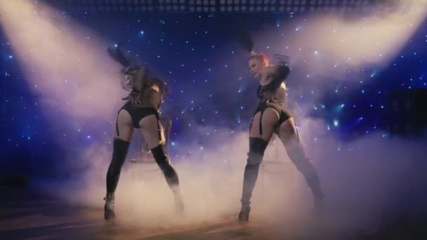 Burleske Show Kabarett Zeitlupe Frauen Mit Sexy Körperform Tragen Sinnliche — Stockvideo