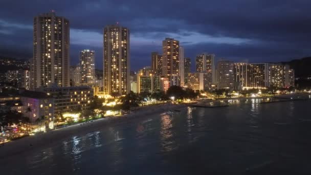 Vista Aérea Ciudad Oahu Escena Nocturna Hermoso Paisaje Urbano Ciudad — Vídeo de stock