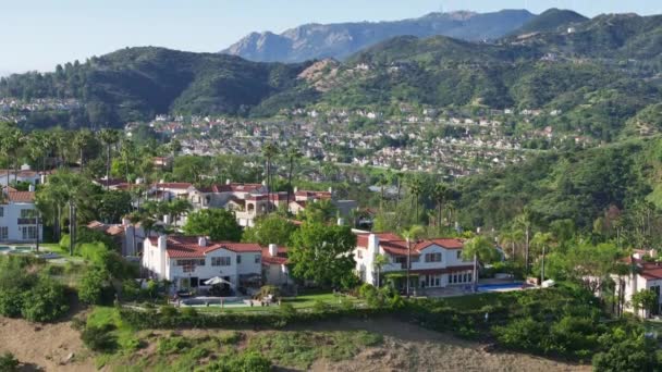 Beautiful Family Homes Townhouses Located Next Mountains Valley Aerial View — Stock Video