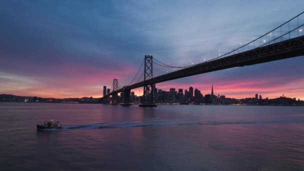 Aerial Shot Small Boat Sailing San Francisco Bay Bridge Scenic — Stock Video