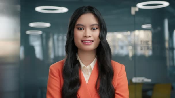 Ung Asiatisk Kvinna Som Pratar Med Webcam Deltar Videokonferens Head — Stockvideo