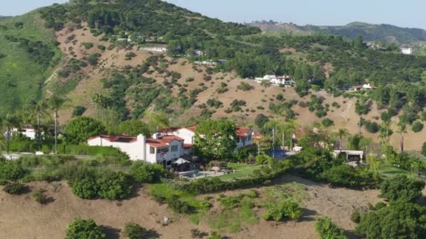 Luftaufnahmen Der Gemeinde Calabasas See Der Küstenstadt Kalifornien Schöne Einfamilienhäuser — Stockvideo