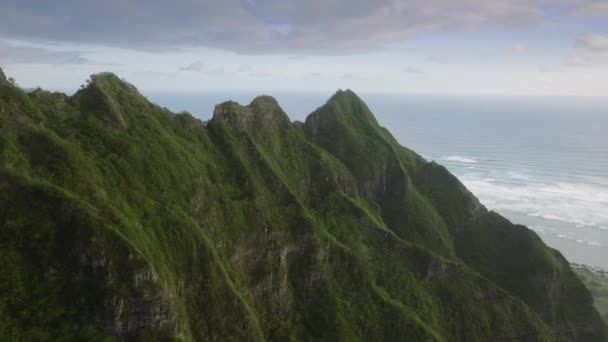 Adembenemende Groene Bergrug Outdoor Avontuur Reizen Achtergrond Jurassic Wereld Natuur — Stockvideo