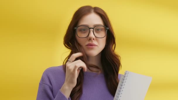 Medium Shot Flirting Cute Brunette Big Glasses Holding Spring Notebook — Vídeos de Stock