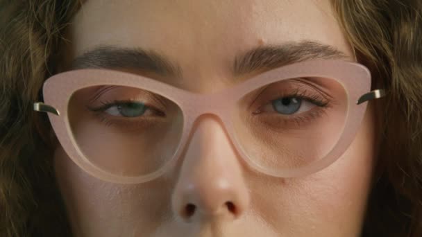 Beautiful Woman Blue Eyes Fancy Eyeglasses Fashionable Frame Close View — Video Stock