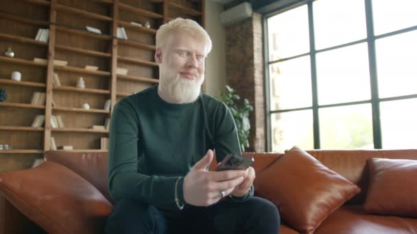 Positive Guy Using Apps Playing Mobile Game Chatting Social Media — Stock videók