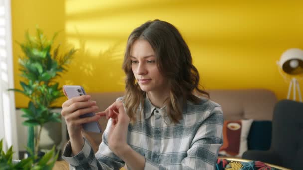 Focused Woman Scrolling Internet Pages Smartphone Pretty Girl Browsing Internet — Stock Video