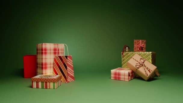 Dolly Scatto Due Pile Regali Natale Con Sezione Centrale Vuota — Video Stock