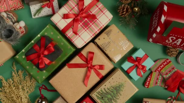 Natal Colorido Feriados Ano Novo Caixas Presente Fundo Verde Visão — Vídeo de Stock