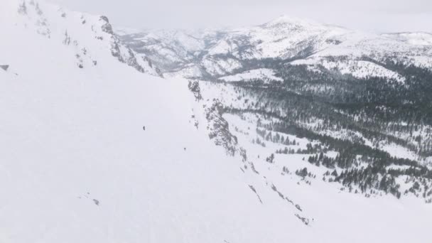 Drone Siguiendo Atleta Deportes Extremos Pista Esquí Vista Aérea Del — Vídeo de stock