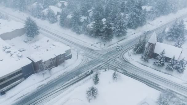 Farliga Vintervägförhållanden Med Tung Snö Motorvägen Vid Mammoth Lakes Kalifornien — Stockvideo