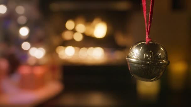 Vedere Aproape Clopotului Sania Lui Moș Crăciun Agățat Camera Frumos — Videoclip de stoc