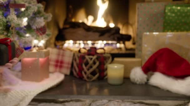 Fermez Les Mains Mari Donnant Boîte Fête Avec Cadeau Noël — Video