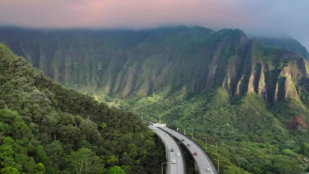Ruta Escénica Isla Oahu Hawaii Amanecer Dorado Carretera Interestatal Atraviesa — Vídeo de stock