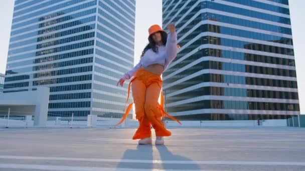 Cool Fashionable Artist City Street Dance Performance Roof Top Sunset — Stock Video
