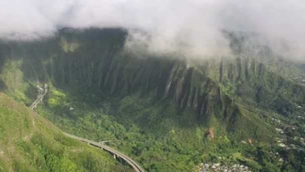 Paisagem Cinematográfica Havaiana Verão Drone Voando Alto Acima Cume Épico — Vídeo de Stock