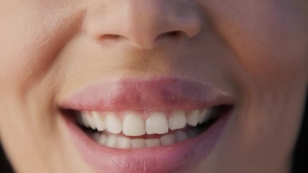 Концепція Стоматологічного Догляду Стоматології Крупним Планом Щаслива Багатоетнічна Жінка Посміхається — стокове відео