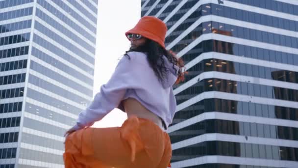 Sexy African American Woman Twerks Dances Rooftop Downtown Sunset Flirty — Stock Video