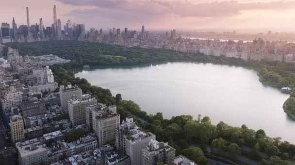 Эпическая Панорама Манхэттена Источники Нью Йорке Летние Поездки Городской Парк — стоковое видео