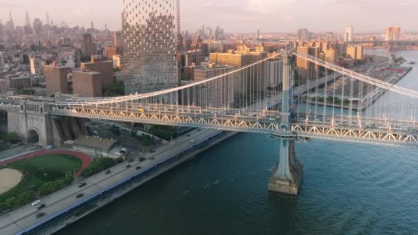 Cinematic Aerial Flight Manhattan Bridge Scenic East River Beautiful Manhattan — Stock Video