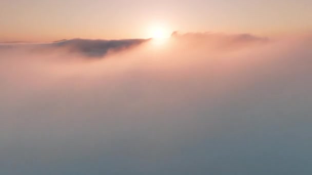 Luftaufnahme Über Dem Schönen Wolkenmeer Bei Goldenem Sonnenaufgang Erstaunliche Himmel — Stockvideo