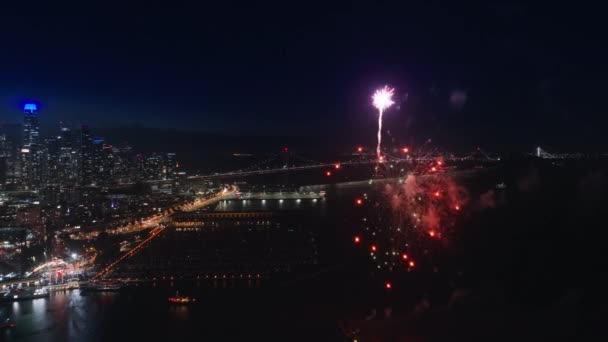 Flygfoto Koncept Juli Självständighetsdagen Bakgrund Usa Vackra Färgglada Fyrverkerier Ovanför — Stockvideo