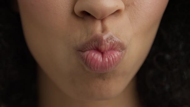 Kadın Ağzı Ağır Çekimde Mükemmel Yumuşak Ten Seksi Çok Irklı — Stok video