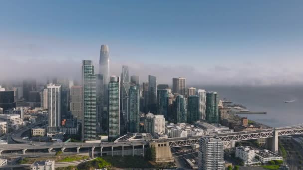 샌프란시스코 빌딩의 지구의 설정합니다 시내에 비즈니스 사무실의 샌프란시스코 도시의 무거운 — 비디오