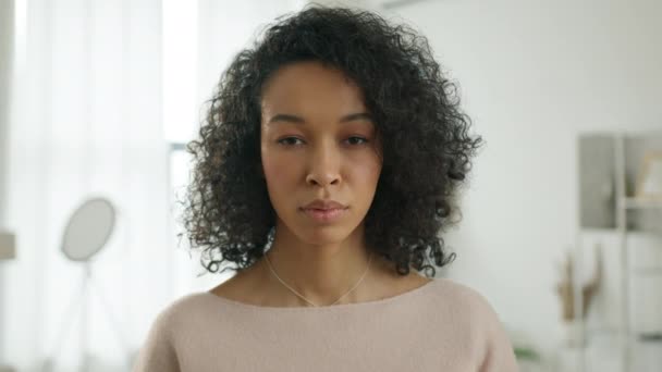 Des Vraies Personnes Détendues Concept Beauté Mode Portraits Féminins Ralenti — Video