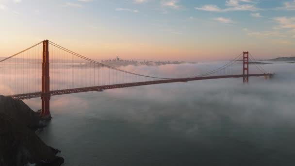 Γραφική Θέα Της Γέφυρας Golden Gate Στα Πρωινά Σύννεφα Τον — Αρχείο Βίντεο
