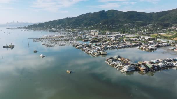 Вид Гавань Сакалито Прибрежные Здания Пригорода Сан Франко Калифорния Западное — стоковое видео